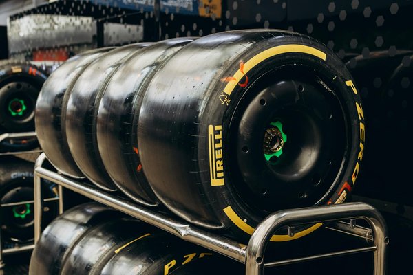 What are the best practices for replacing the coolant hoses on a Suzuki GS500?